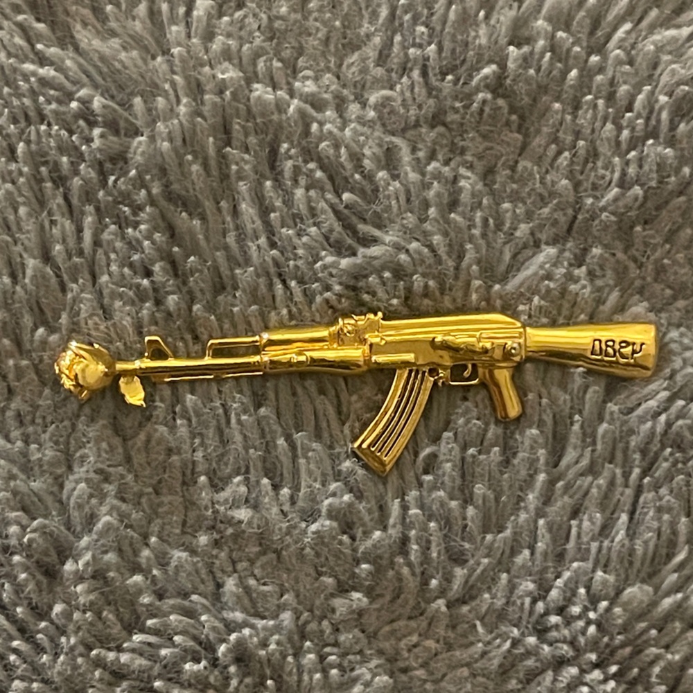 Obey Gold Tone Gun/Rose Pendant 🌹✨